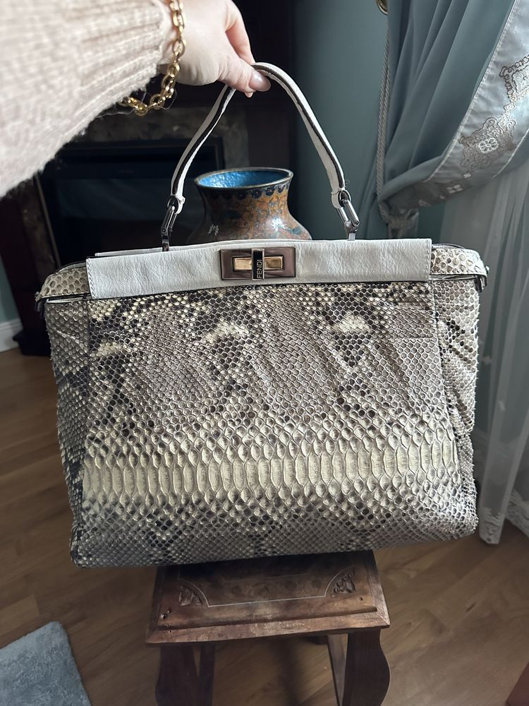 Сумка из кожи питона в стиле fendi