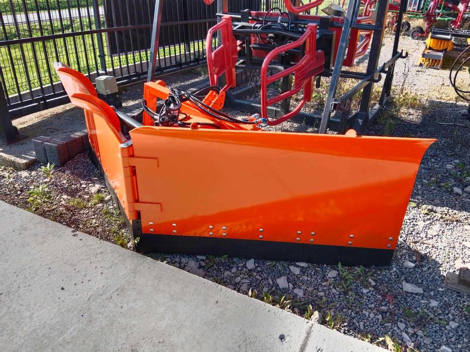 Pług Strzałkowy do śniegu Volant Metal-Technik 1,50 - 3,0m na Tuz Tur