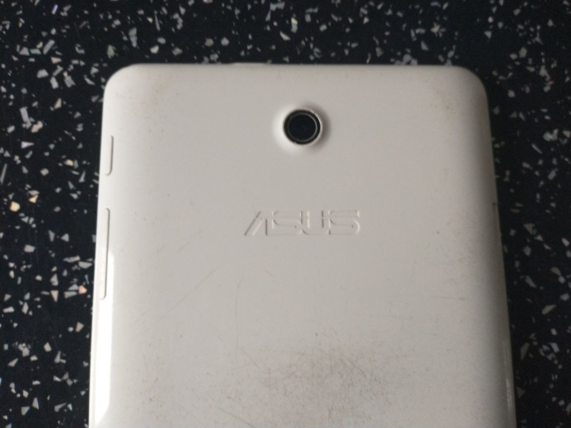 Tablet Asus uszkodzone szkoło.