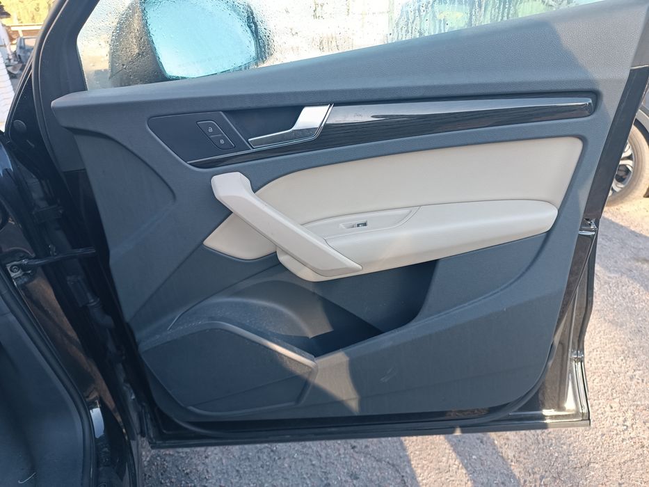 торпеда передня консоль торпедо з подушкою  Ауді Q5 80A кю5 ку5