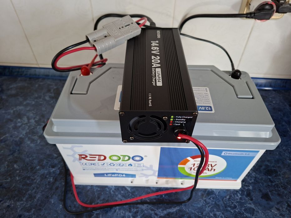 Redodo 14,6V 20A LiFePO4 зарядний пристрій для акумулятора