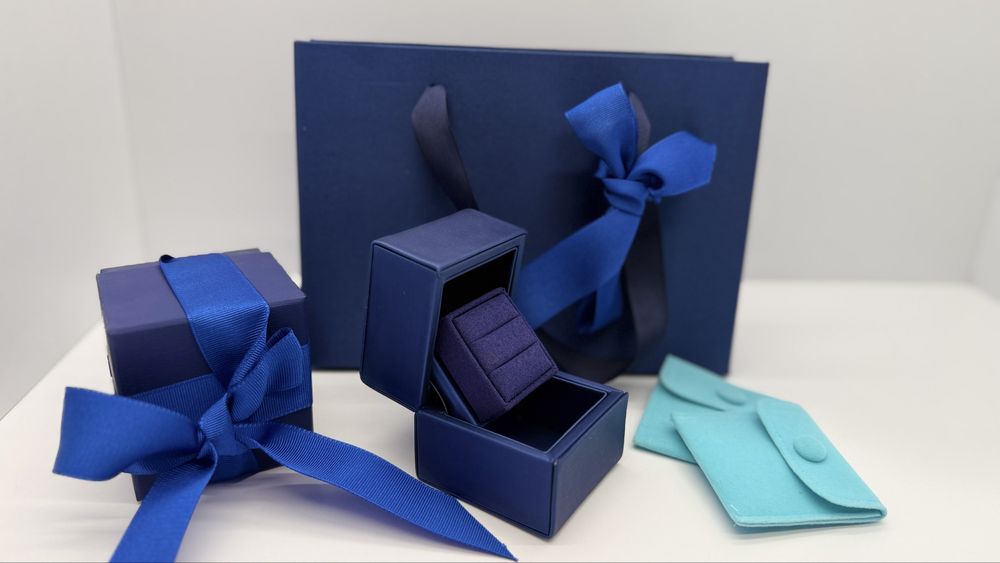 Коробок під обручки,весільна коробочка під парні колечки.No name.