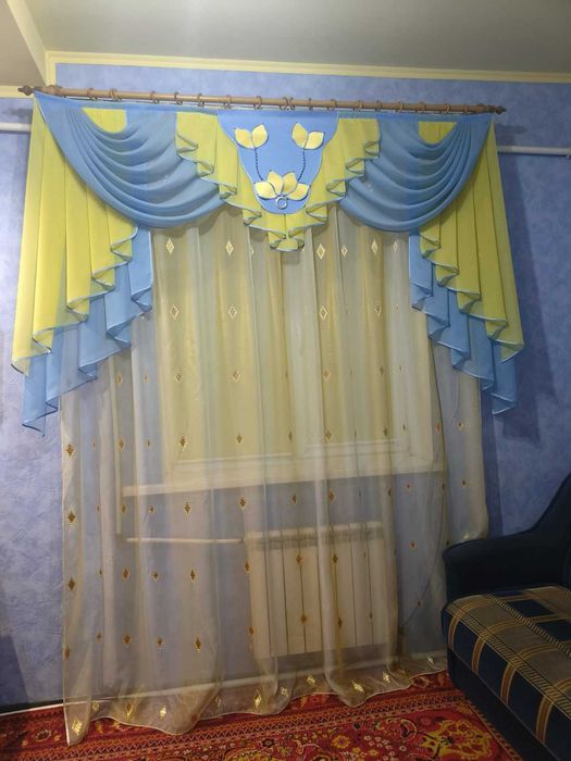 Ламбрекен, тюль, карниз. 3 комплекти на вікна. Кімната і 2 спальні.