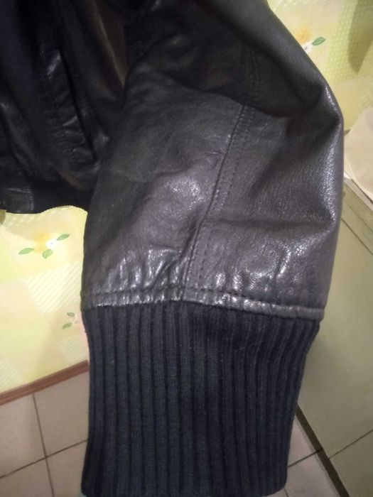 Продам мужскую кожаную куртку Пилот