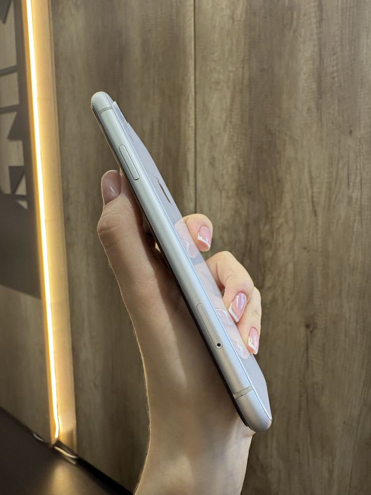 IPHONE XR 128 WHITE Neverlock Костюшка,5 igrand