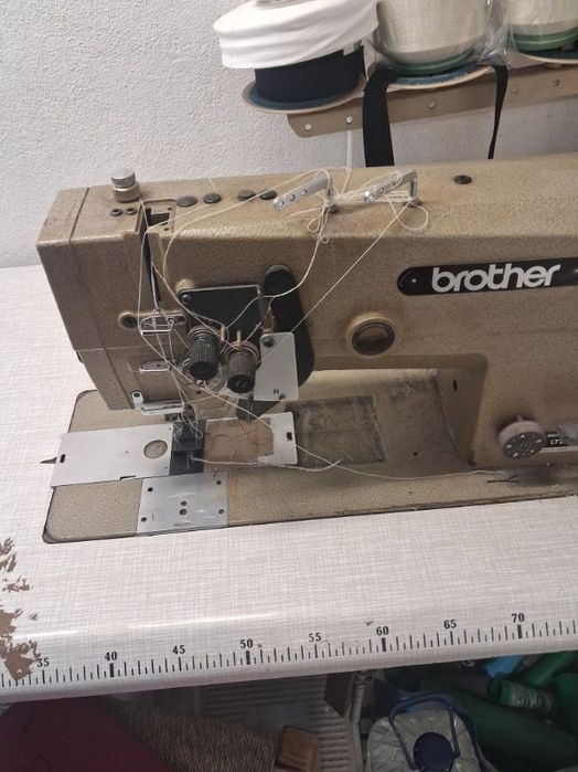 Máquina de 3 agulhas, ponto corrido