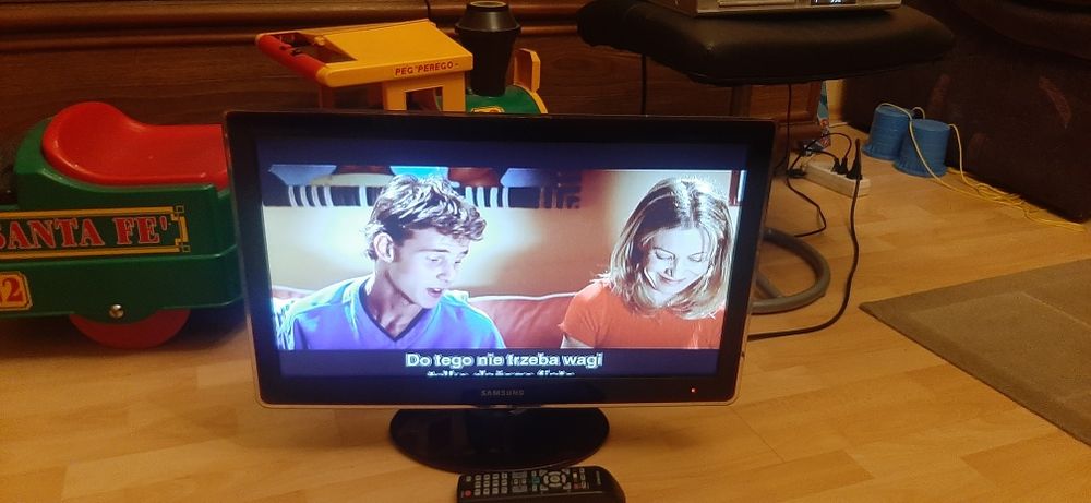 telewizor Samsung led 27 cali bogaty model  również monitor