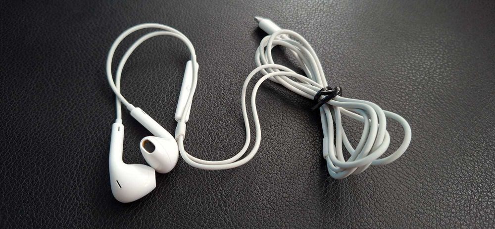 Słuchawki douszne Apple AirPods przewodowe / lightning / białe /