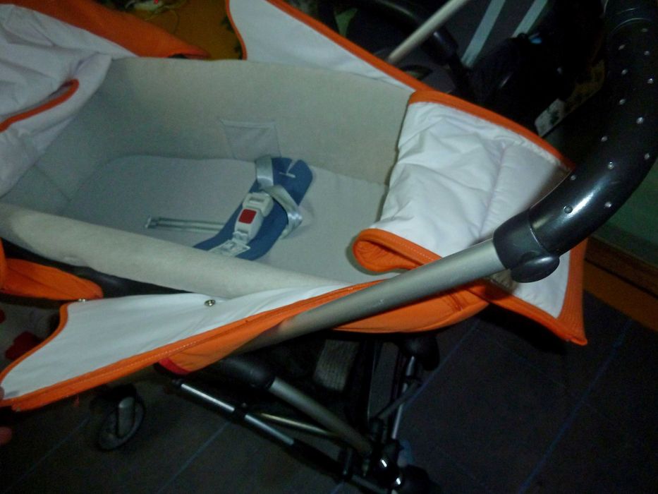 Carrinho de passeio, alcofa e cadeira auto 0+