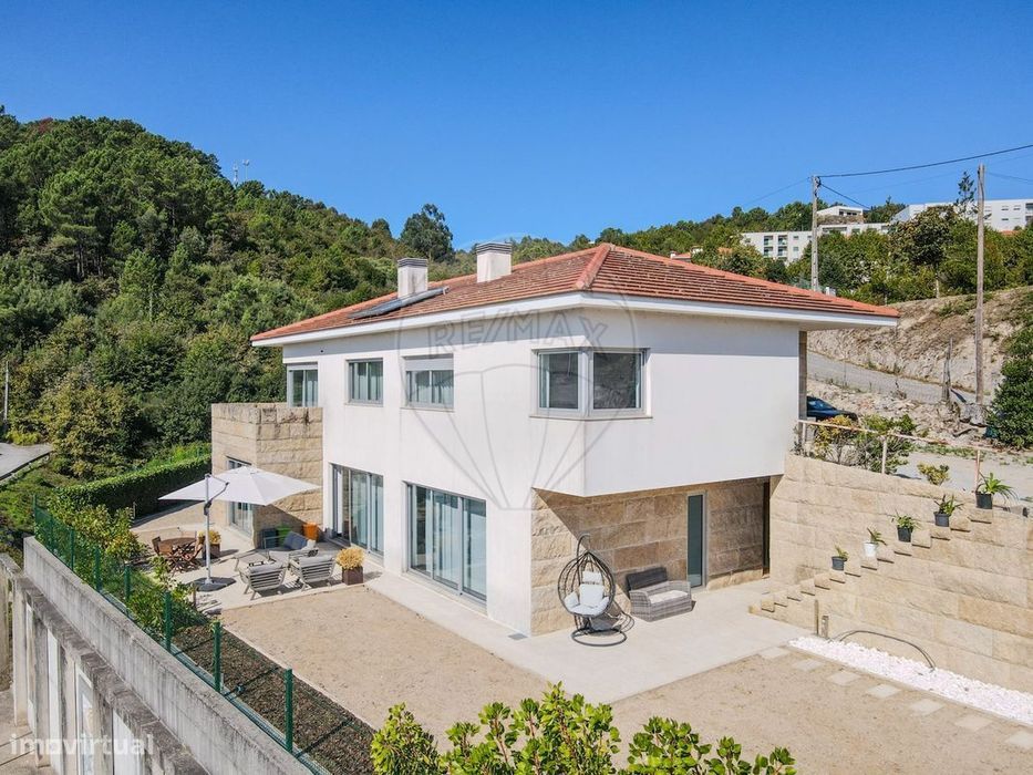 Moradia T4 para venda