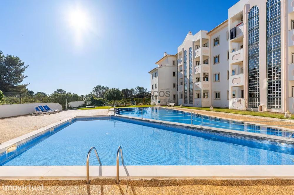 Estúdio para Arrendamento Anual – Renovado – Piscina – A Metros da Pra