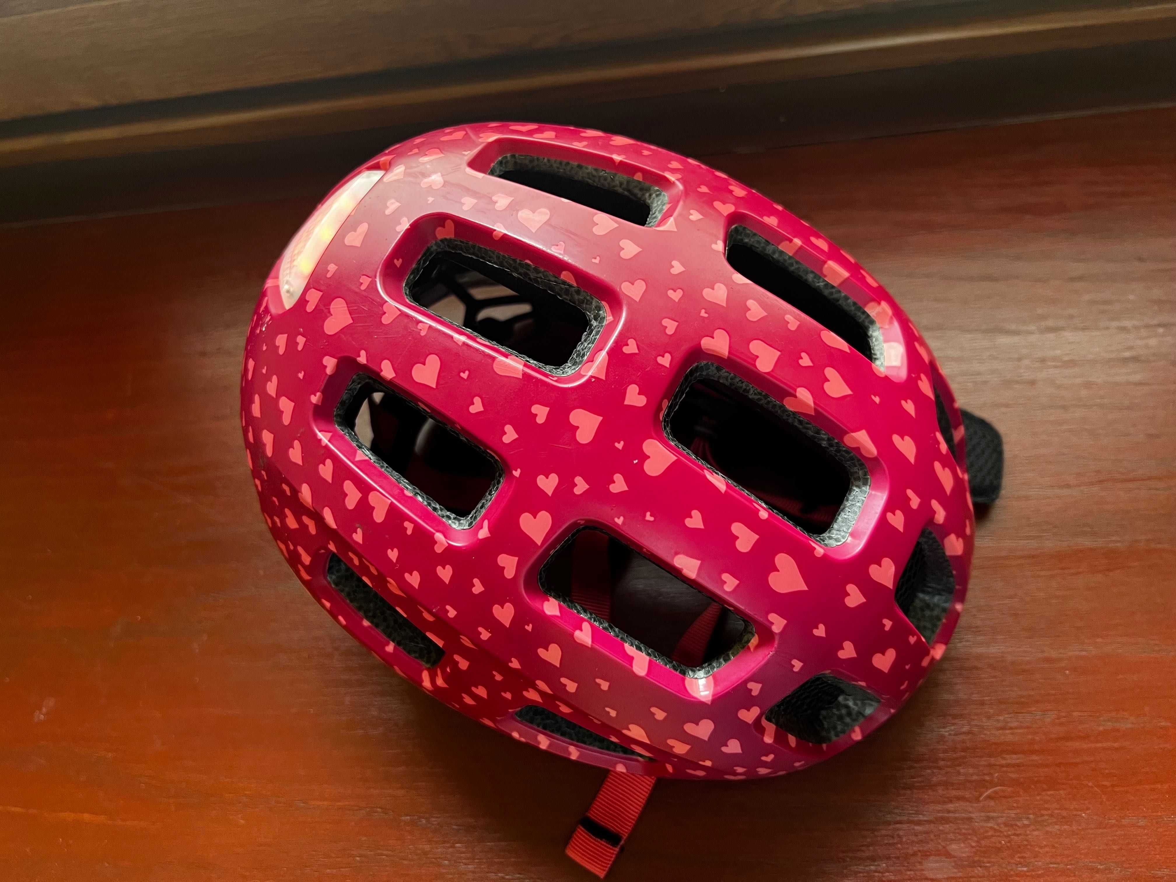 Kask rowerowy dziecięcy ABUS Youn-I 2.0 z LED, cherry heart, 48-54cm