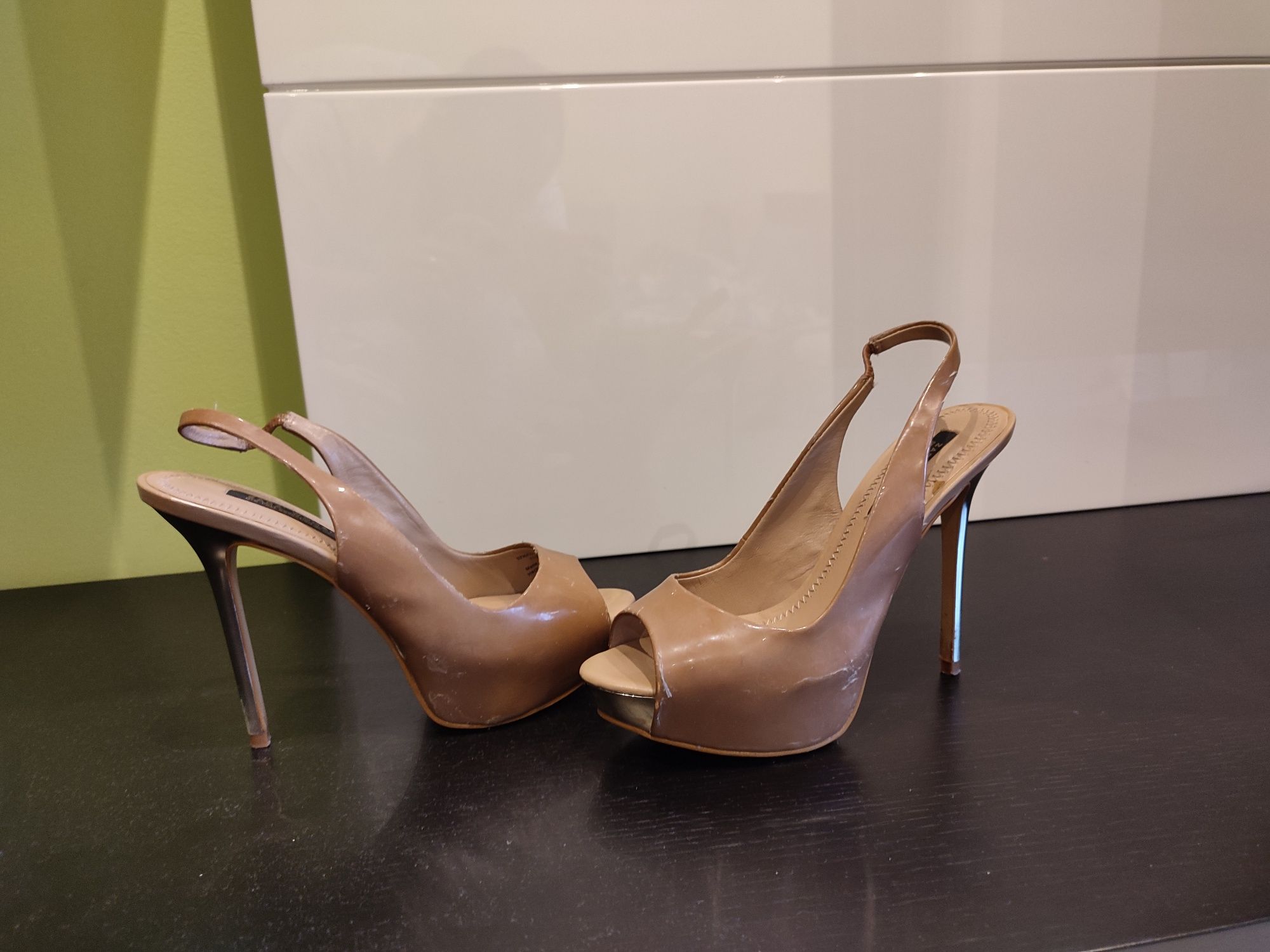 Sapatos de Senhora Muito Lindos como Novos