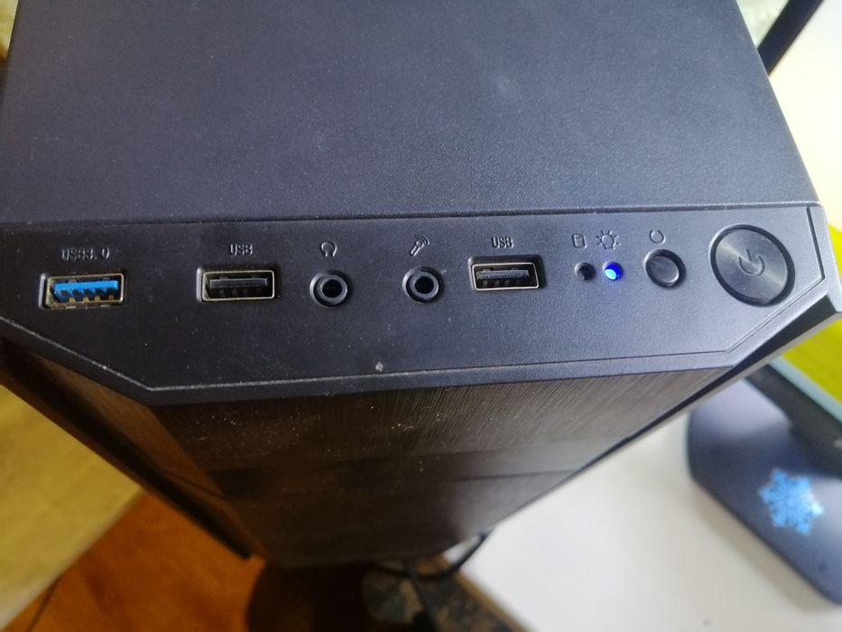 Настольный ПК с монитором