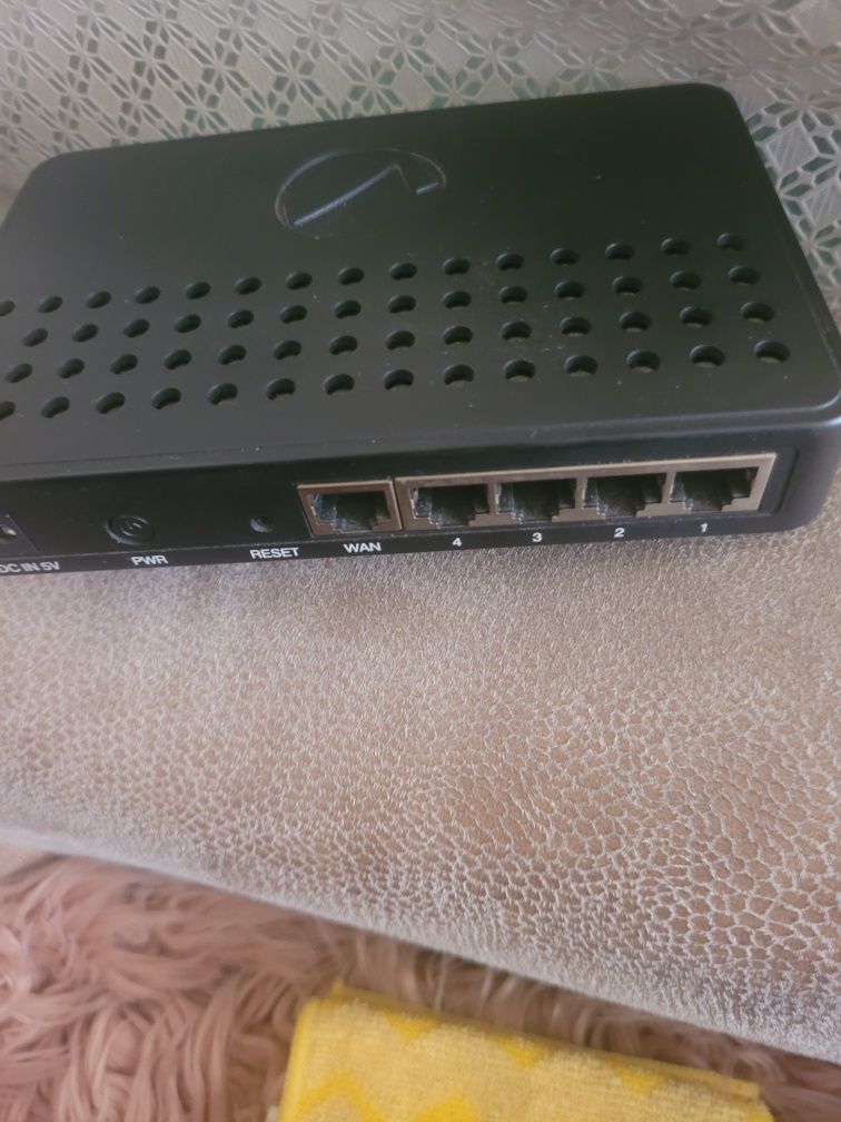 Router Netgear N-150 WiFii dodatkowo Router i kamerka Creative gratis