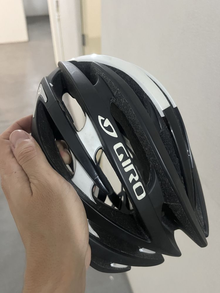 Capacete Giro Aeon M bom estado