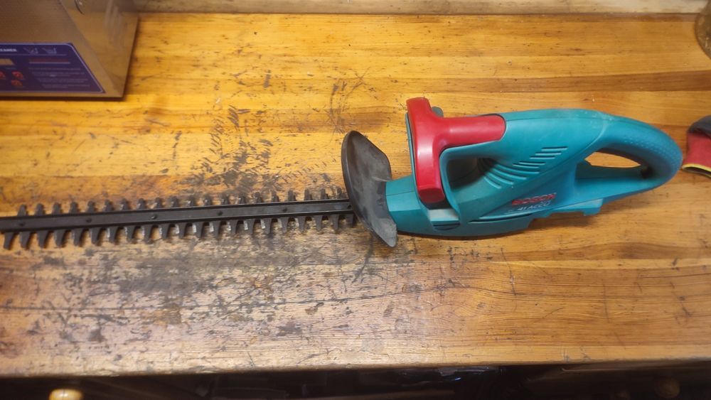 Nożyce elektryczne do żywopłotu