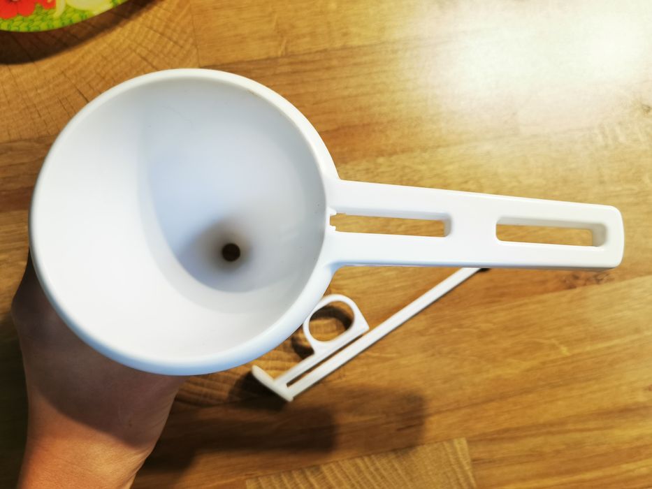 Диспансер для рідкого тіста. Інвентар для випічки, для кондитера