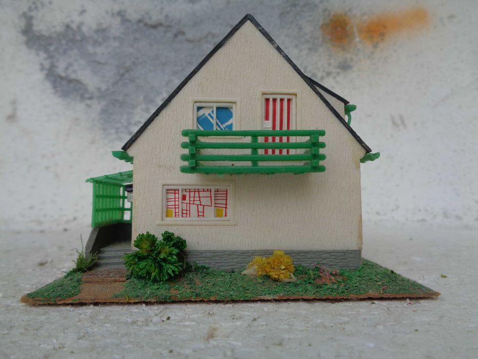 1:87 Faller Bonita moradia de campo com base