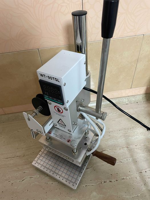 Прес для гарячого тиснення на шкірі, пресс для тиснения на коже