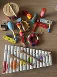 Instrumenty muzyczne zestaw, cymbałki, bębenek, grzechotki, kalimba