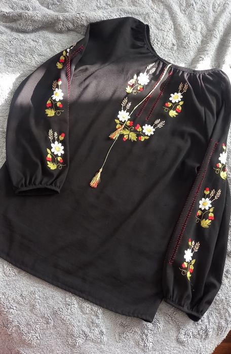Вишиванка вишита сорочка жіноча чорна