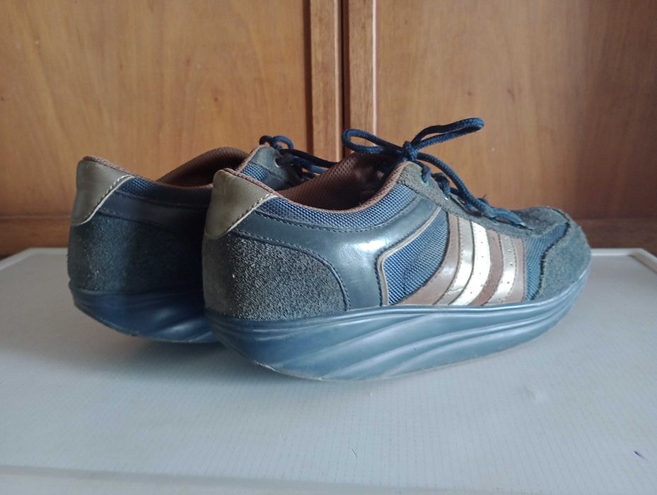 Фирменные кросовочки на специальной подошве р.39 (25.5) отл.сост.