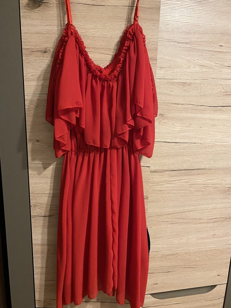 Czerwona sukienka hiszpanka elegancka lekka zwiewna uniwersalna