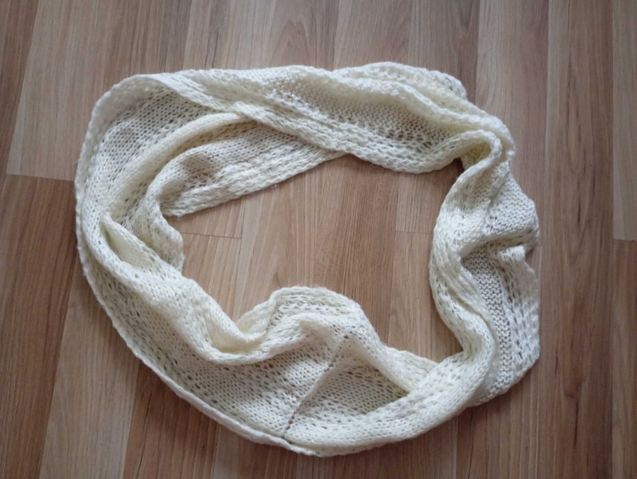 Komin damski kremowy