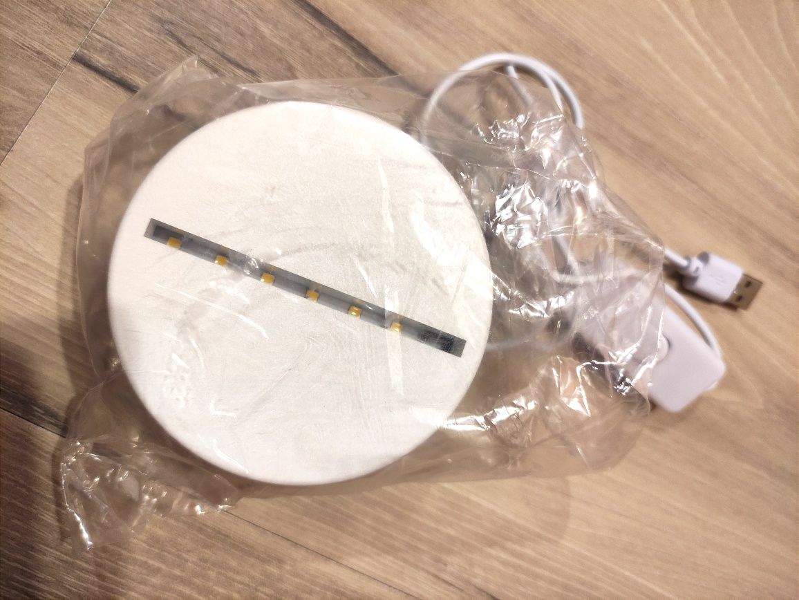 Lampka nocna LED zasilana poprzez USB. Nowa, nieużywana. Polecam!