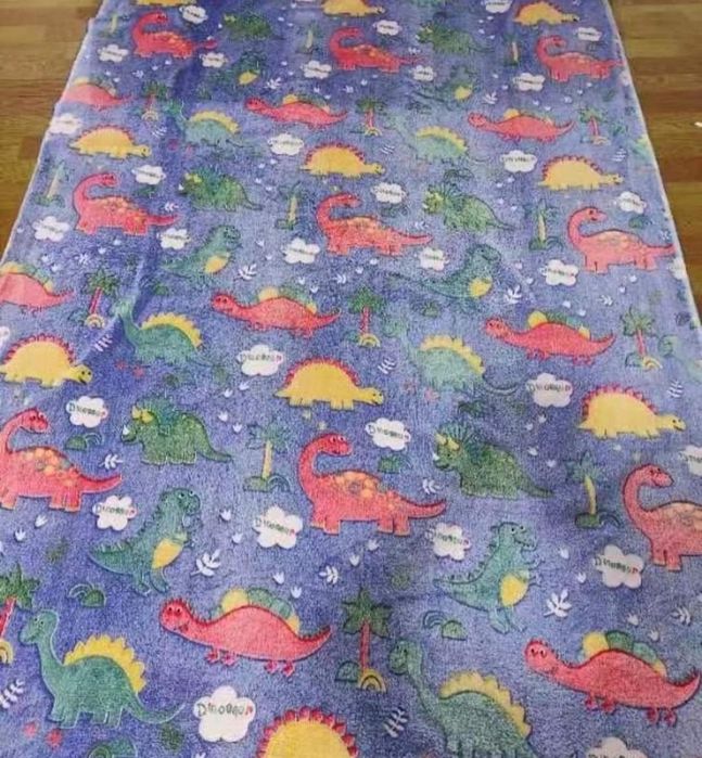 Koc świecący w ciemności dla chlopca Kolorowy Dino 1-13