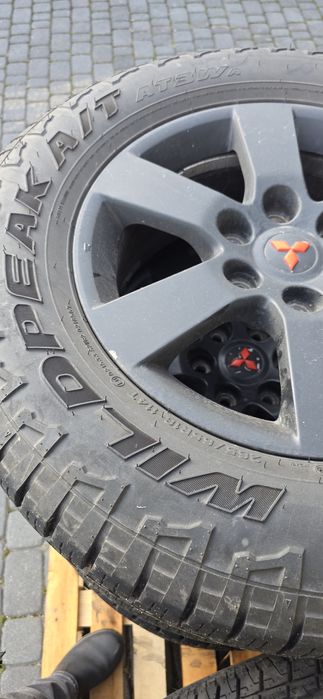 Mitsubishi Pajero felgi 18" 6x139.7 z oponami AT