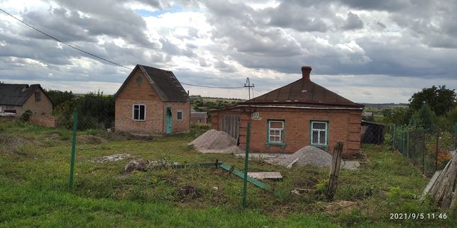 Продам будинок в Соколівці з земельними ділянками 0,25 га і 0, 085 га