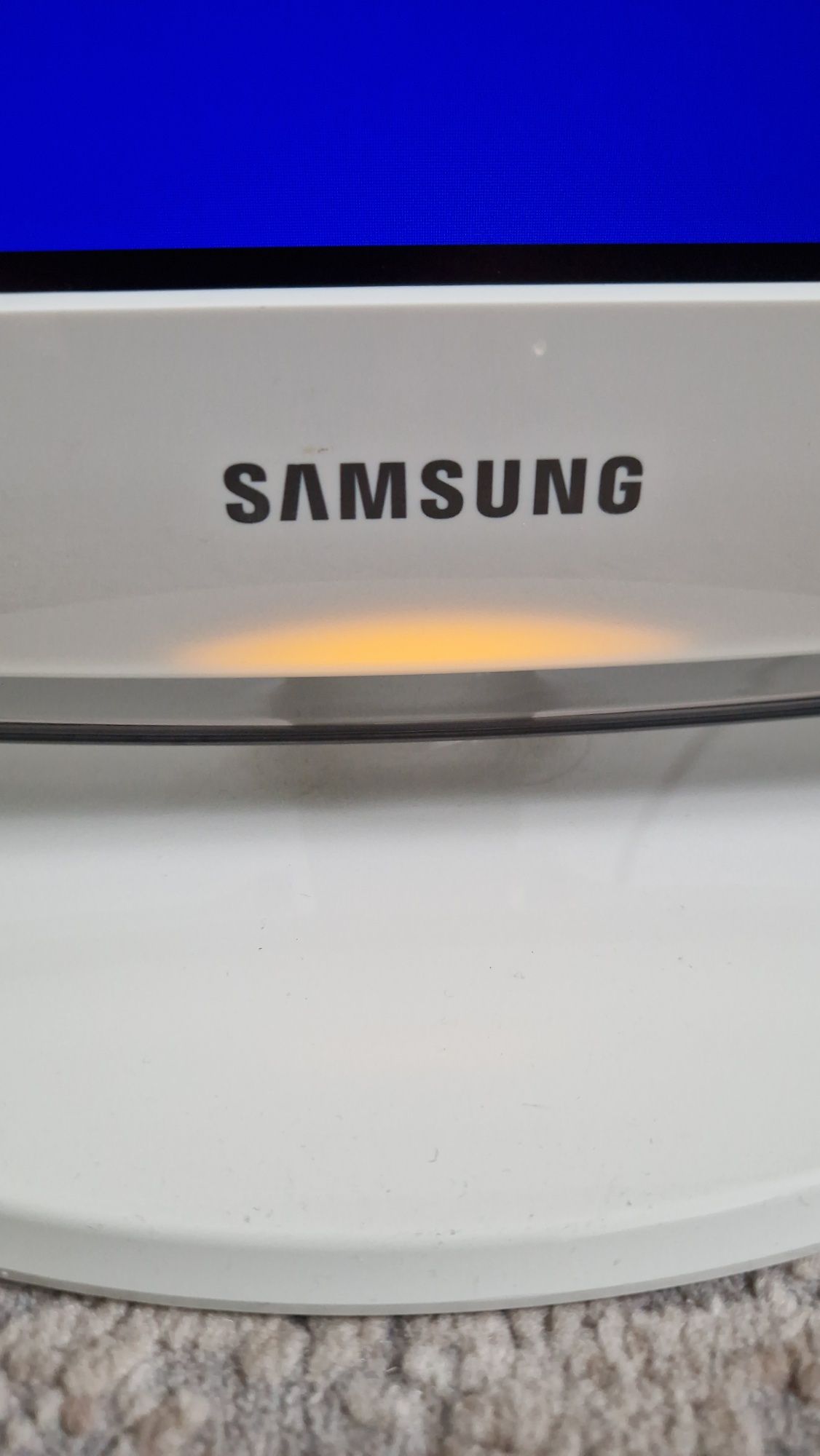 Telewizor LCD Samsung 19 cali, zadbany, biały, DVB