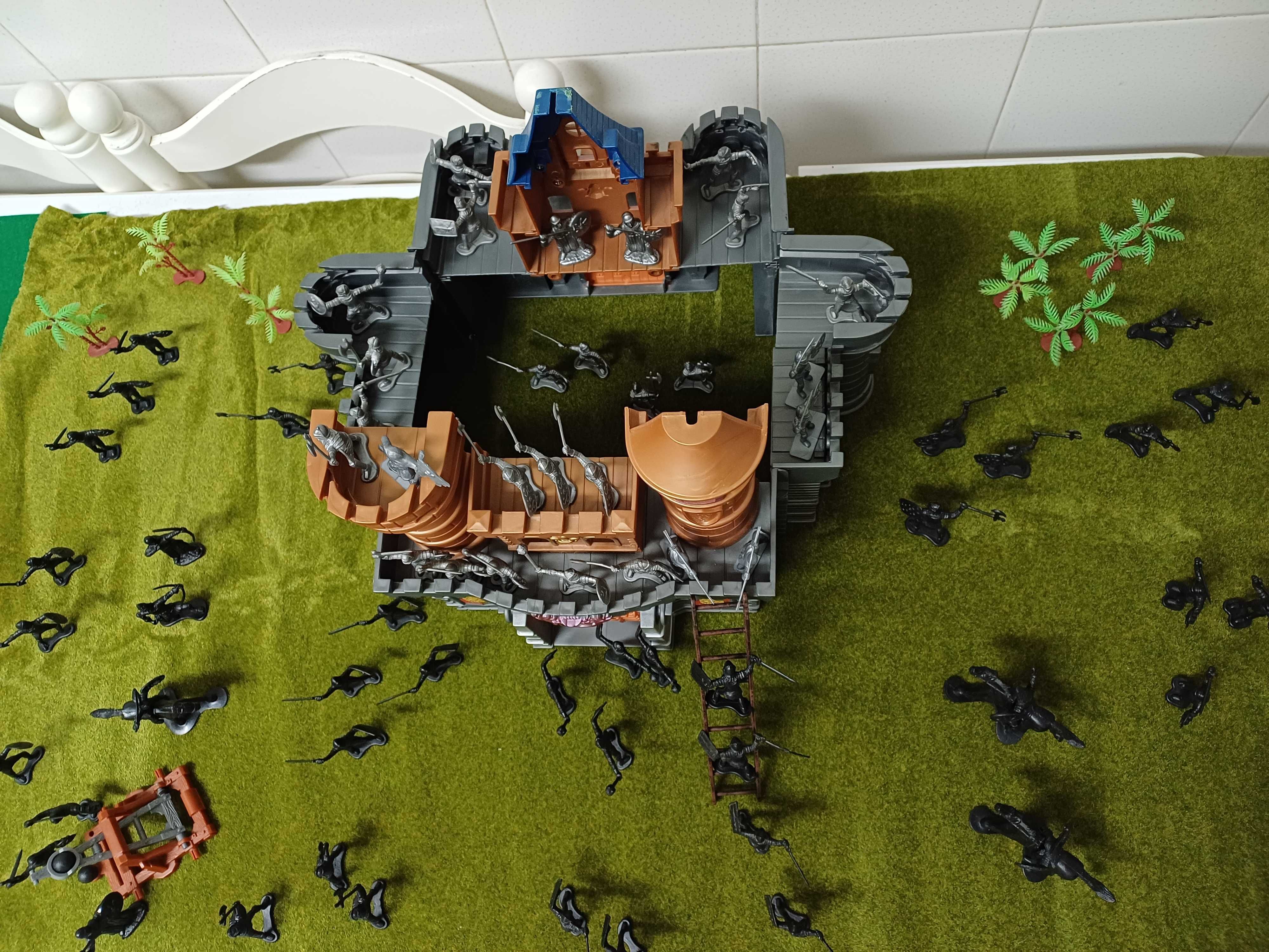 Castelo com exércitos em guerra