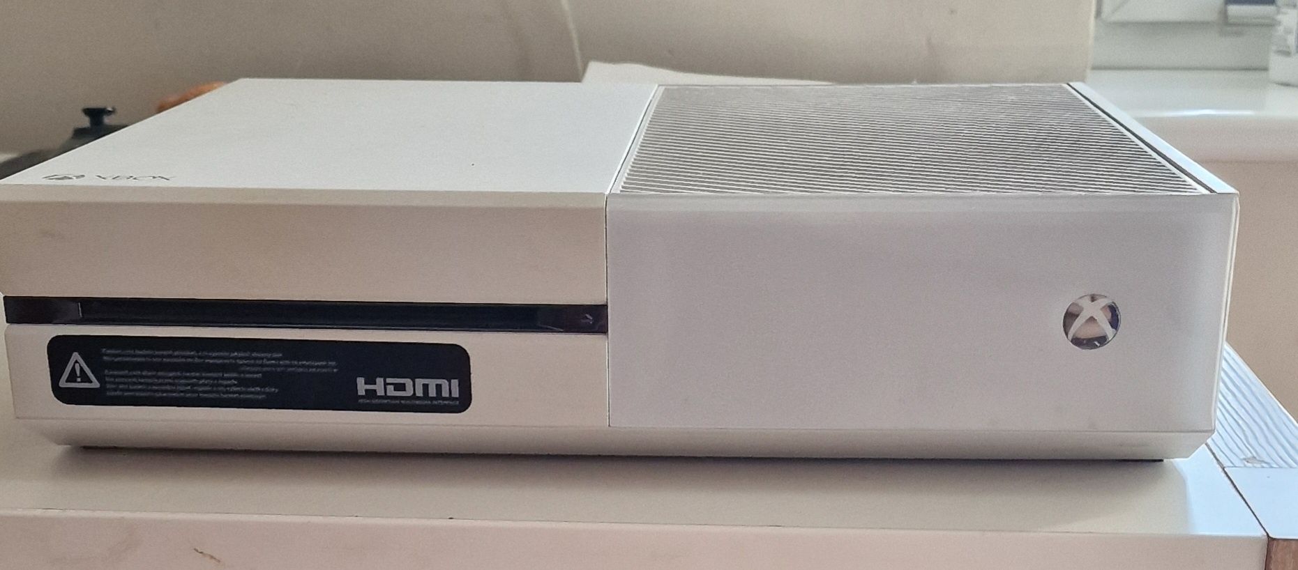 Sprzedam xbox one s z grami i padem