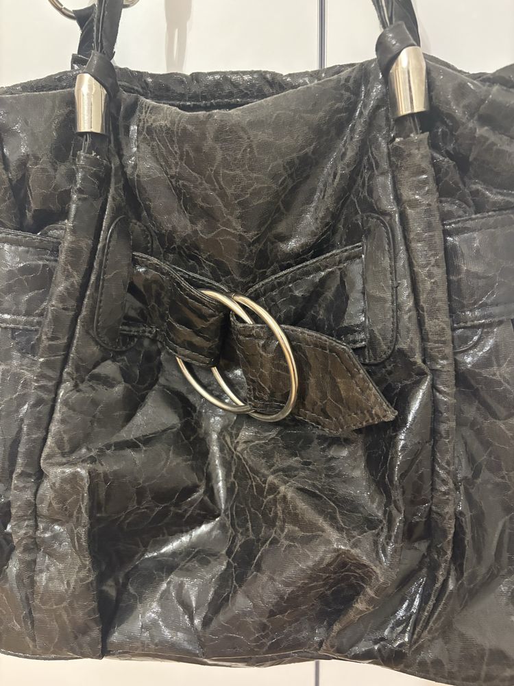 Klasyczna czarna torba na ramię shopperka