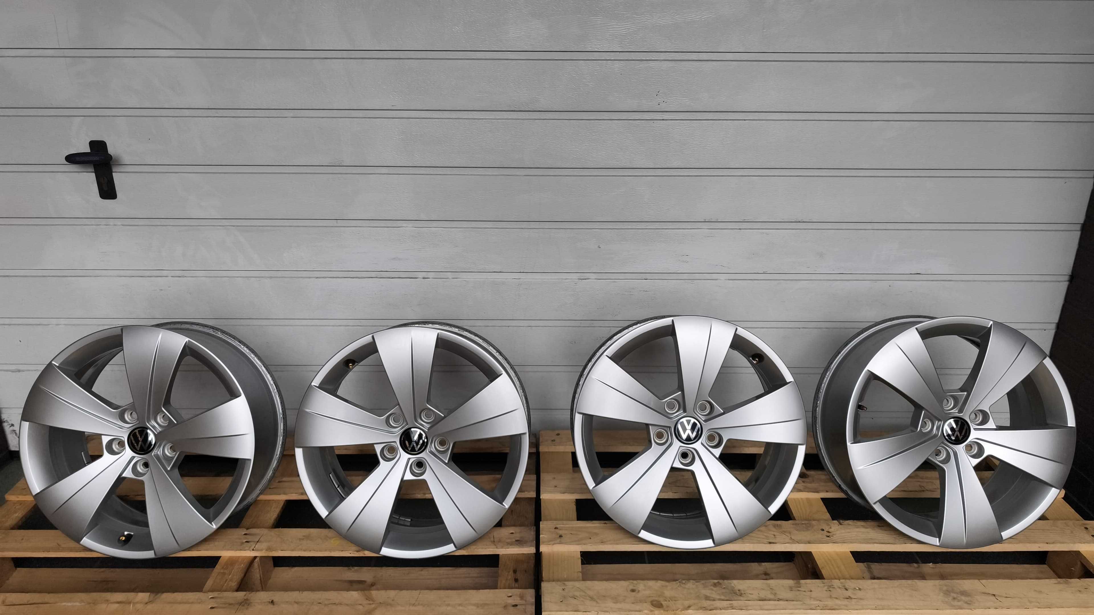 Felgi aluminiowe Skoda Superb III Vw Passat B8 17" 5x112 Et41 (OL609F)