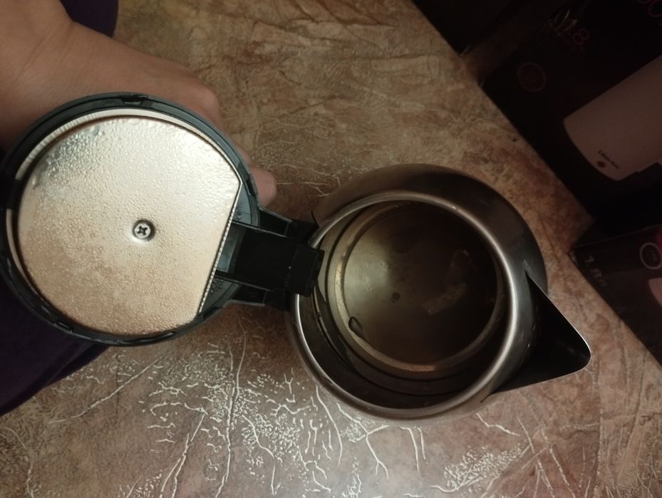 Електрочайник Wiren Liberton