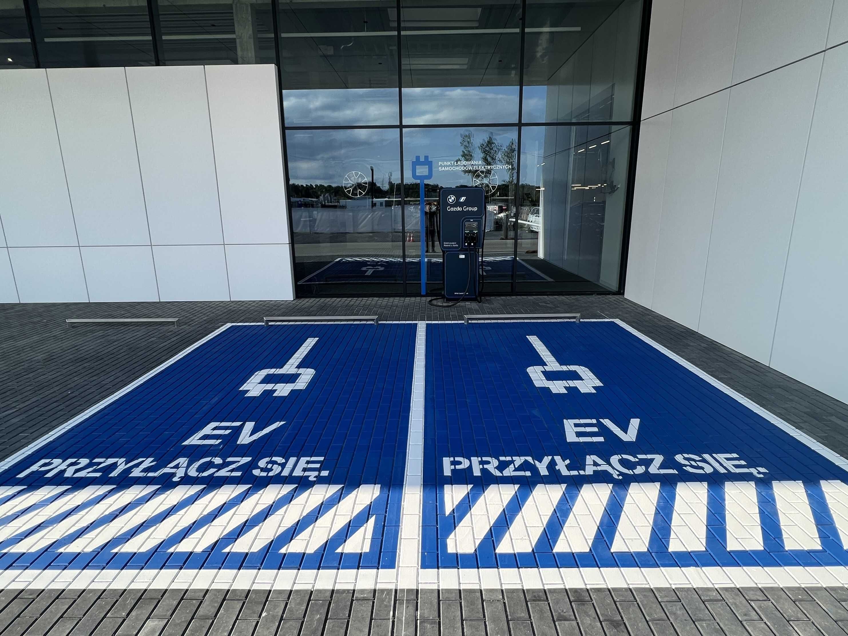 Oznakowanie poziome parkingów, hal, magazynów, malowanie linii, pasów