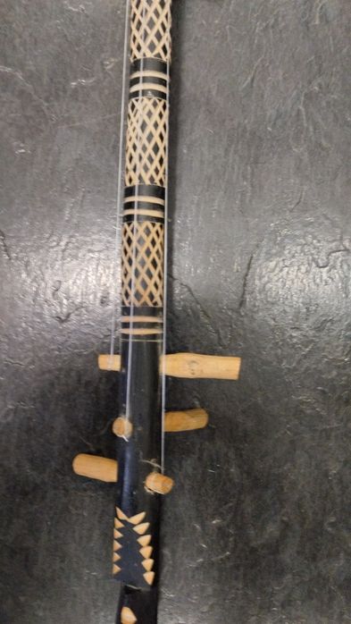 Instrumento musical de cordas original de África