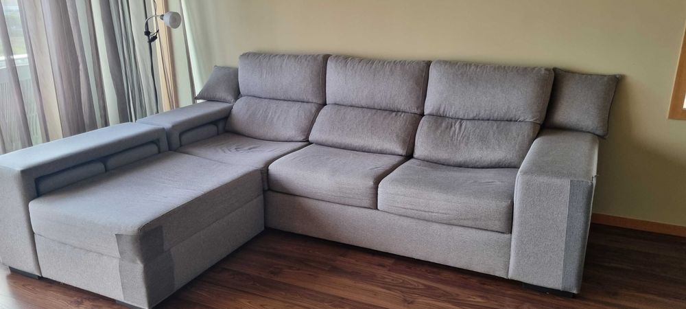 Sofá 3 lugares com chaise long e assentos deslizantes