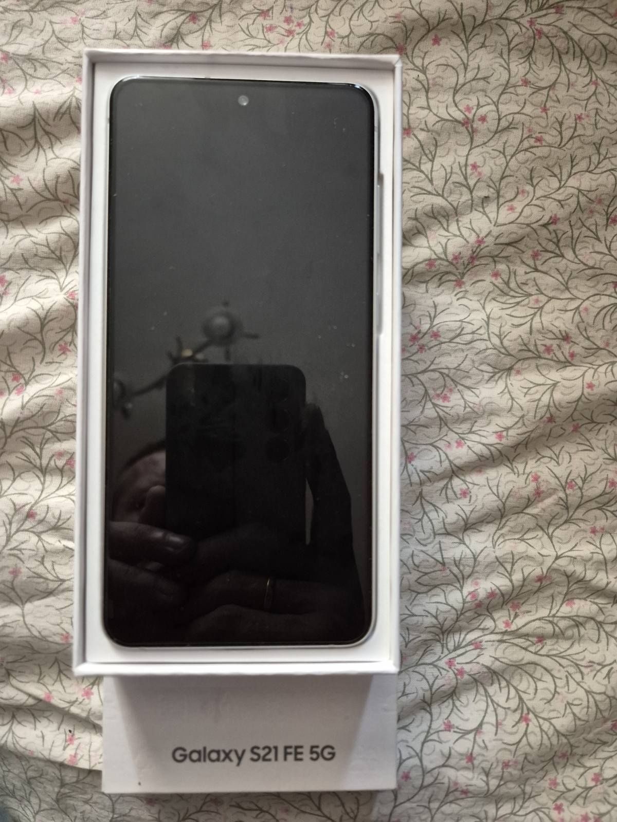 Samsung S21 fe 8/256g бiлий