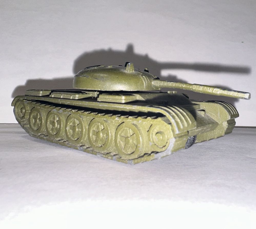 Військова техніка танк Т-62 моделька