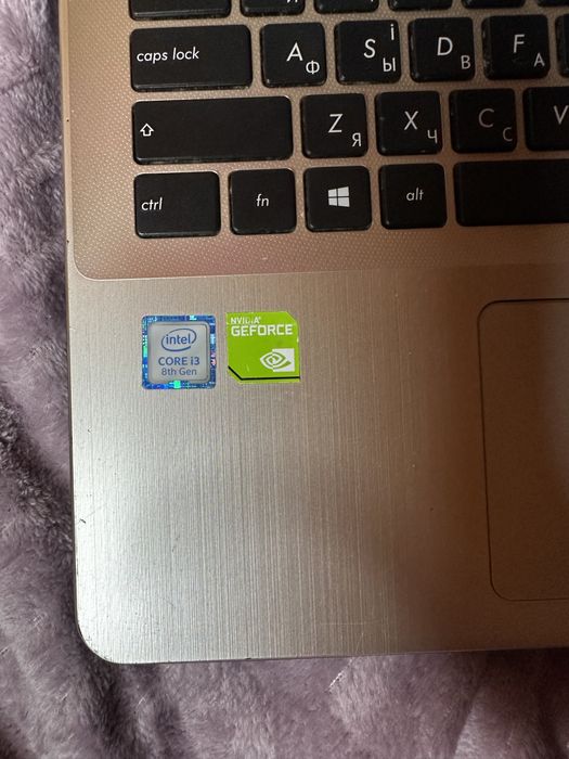 Ноутбук Asus VivoBook x542u Intel(R) Core(TM) i3-8130U 8gb