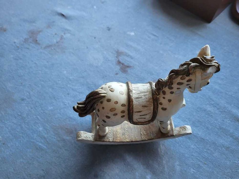 Cavalo de Baloiço em Cerâmica