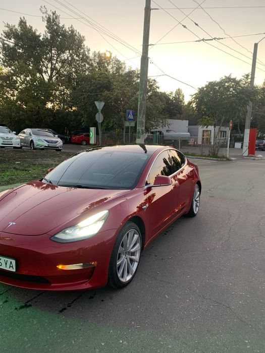 Tesla Model 3 Аренда авто Ниссан Лиф Leaf электро оренда машин