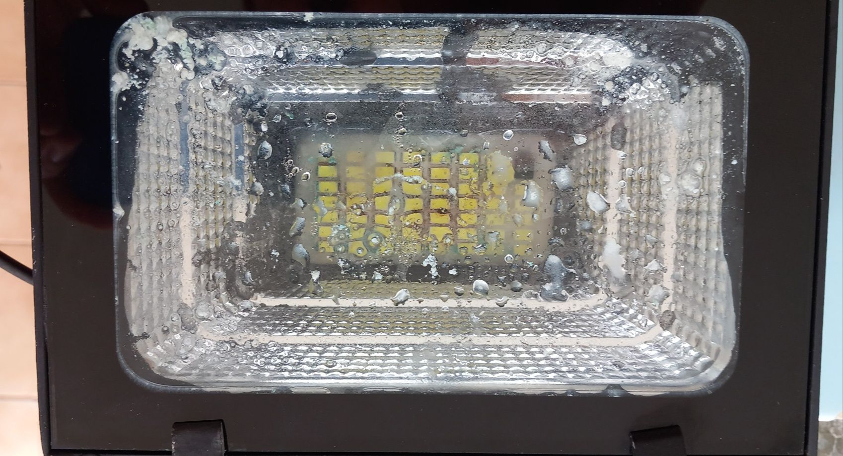 Led solar com painel