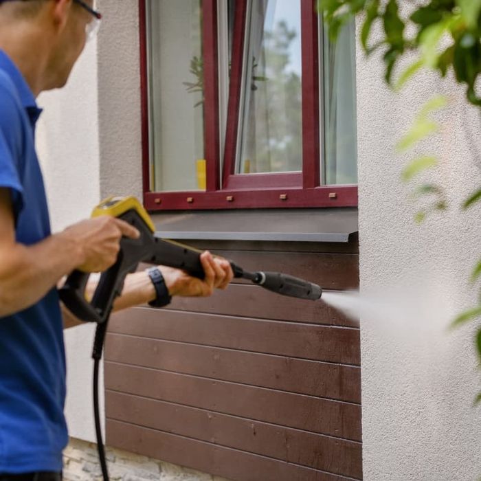 Mycie elewacji myjką cisnieniową