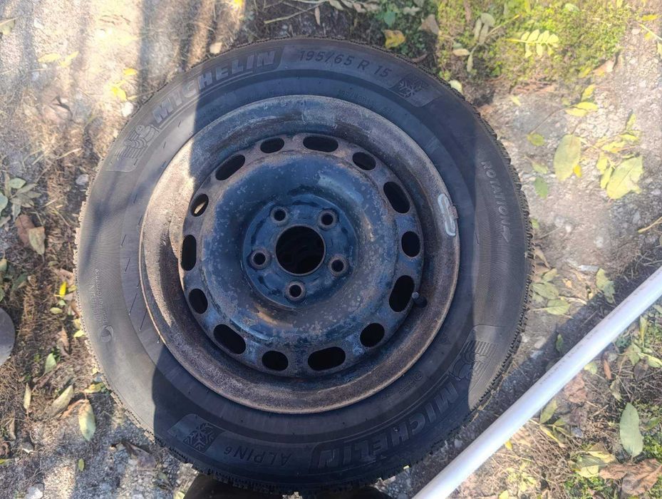 Продам Б/У резину на 15 з дисками 5/114/3